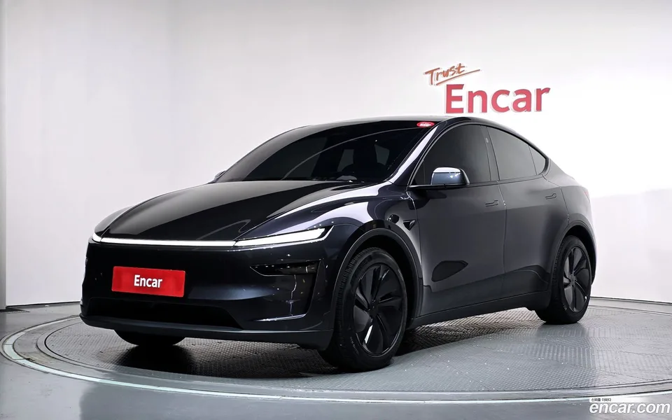 Tesla Model Y RWD 2025 — photo 1, buy with delivery to Moscow