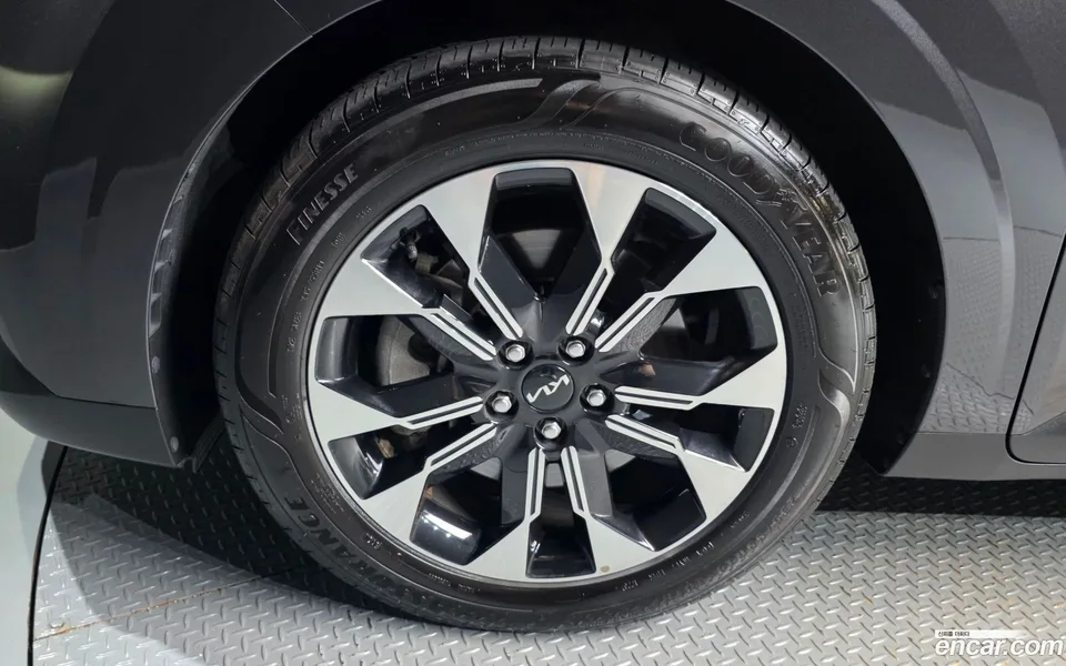 Kia Carnival 9 2023 — thumbnail 2