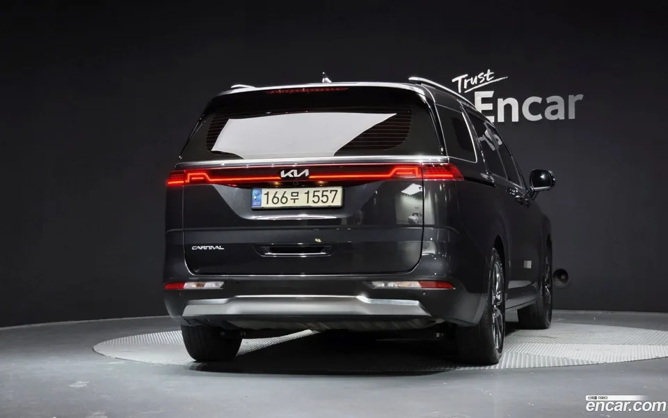 Kia Carnival 9 2023 — thumbnail 4