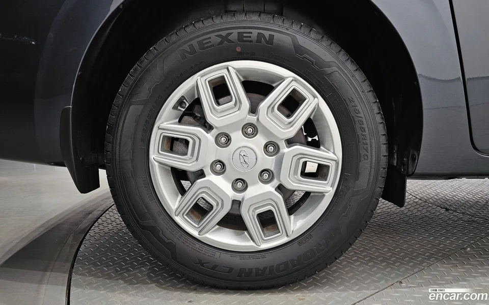 Hyundai Staria L3.5 5 2023 — thumbnail 2