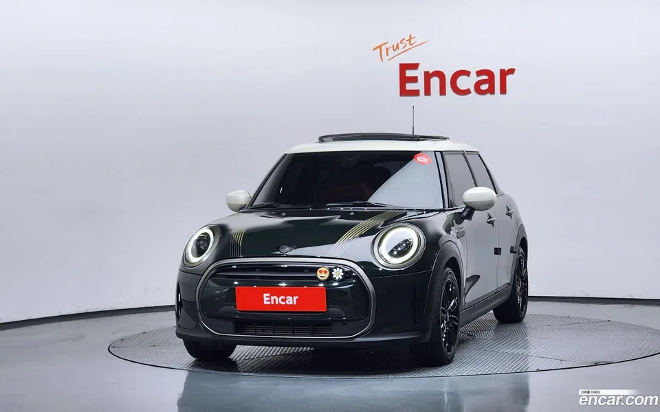 MINI Cooper 5 2022 — thumbnail 3