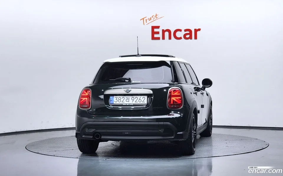 MINI Cooper 5 2022 — thumbnail 4