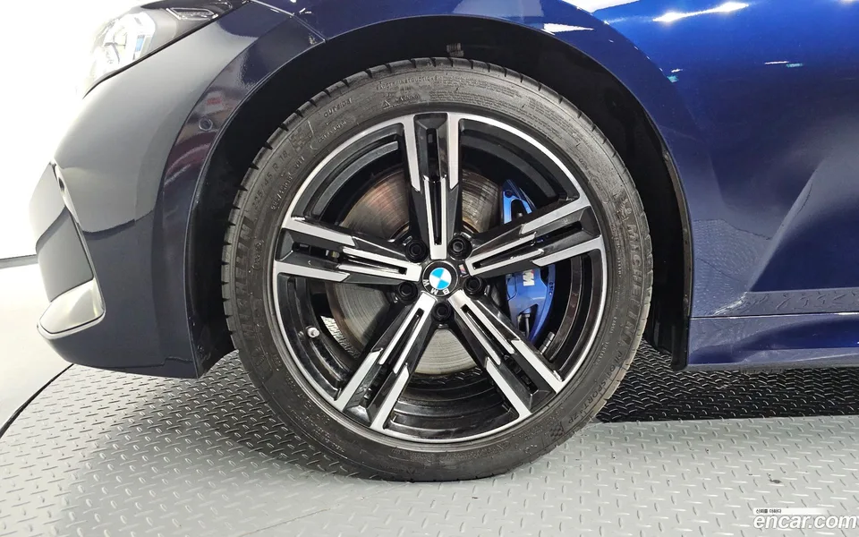 BMW 3 Series 320i M 2025 — thumbnail 2