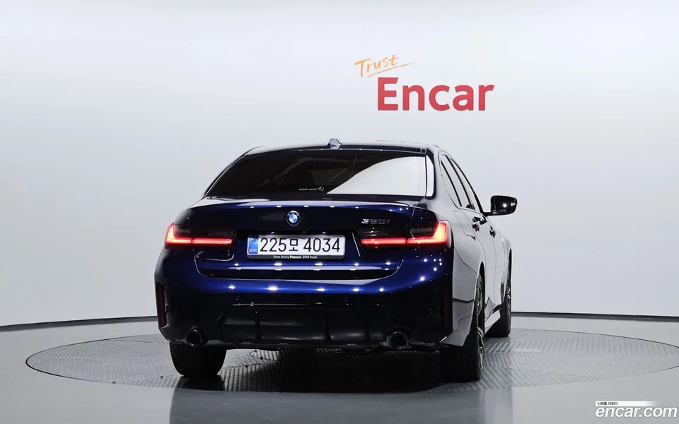 BMW 3 Series 320i M 2025 — thumbnail 4