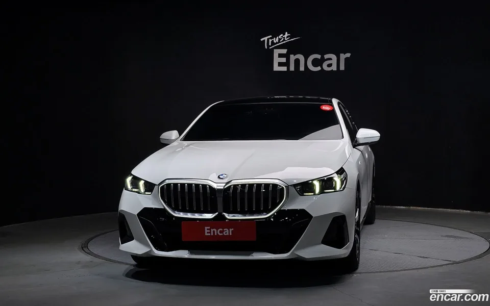 BMW 5 Series 530i xDrive M 2024 — thumbnail 3