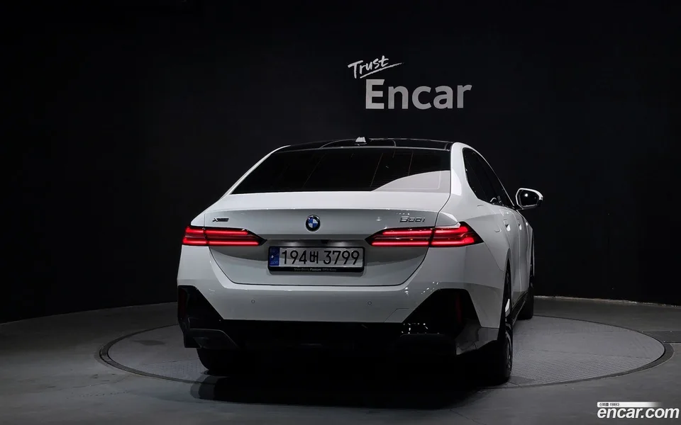 BMW 5 Series 530i xDrive M 2024 — thumbnail 4