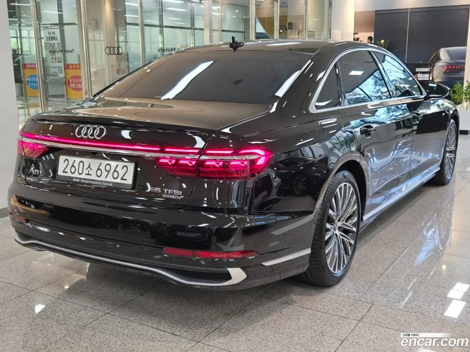 Audi A8 55 TFSI LWB 2023 — thumbnail 2
