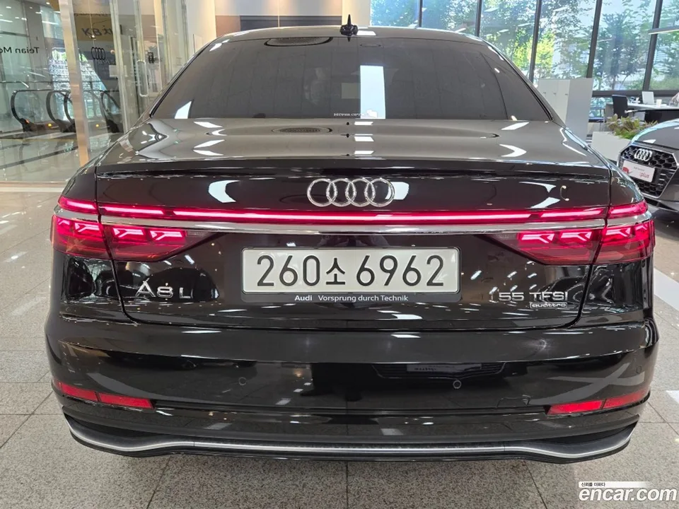 Audi A8 55 TFSI LWB 2023 — thumbnail 4