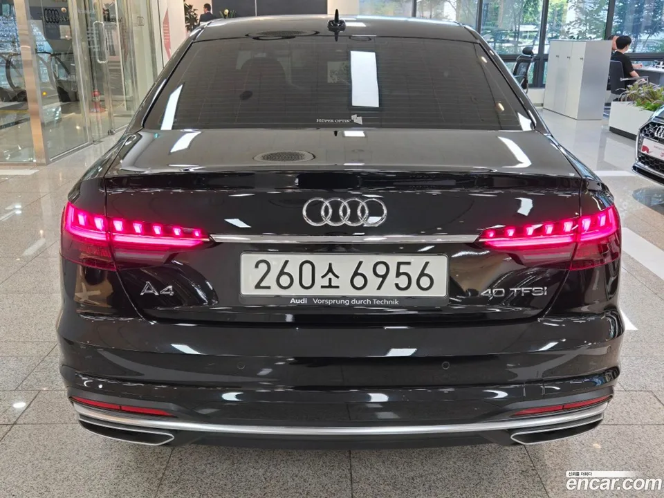 Audi A4 40 TFSI 2023 — thumbnail 4