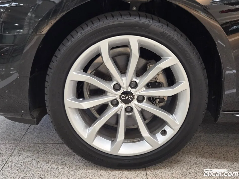 Audi A4 40 TFSI 2023 — thumbnail 5