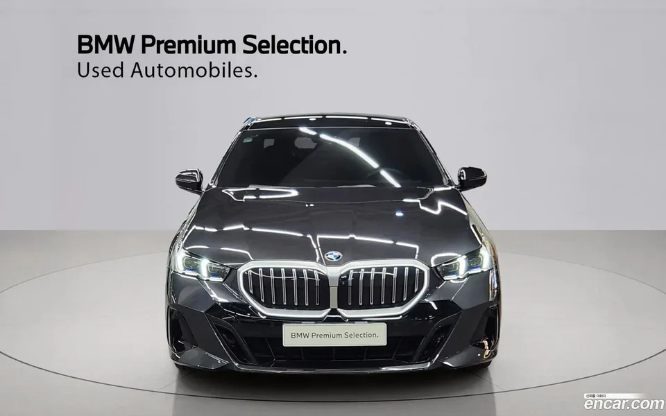 BMW 5 Series 520i M 2023 — thumbnail 3