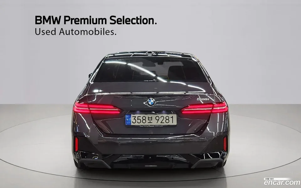 BMW 5 Series 520i M 2023 — thumbnail 4