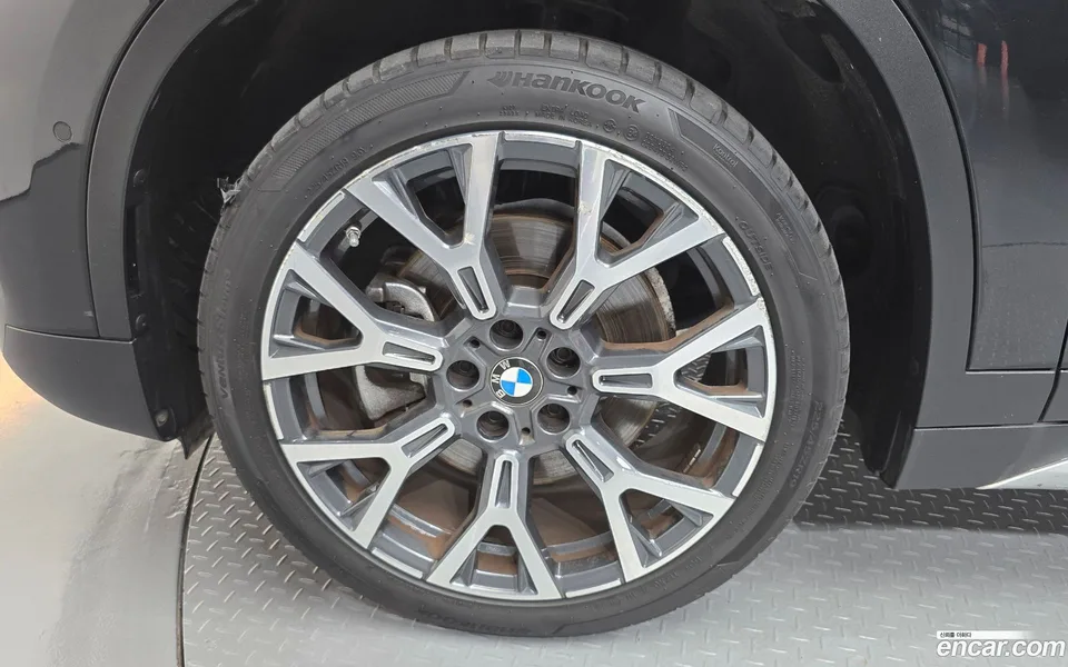 BMW X1 xDrive 20i xLine 2022 — thumbnail 2