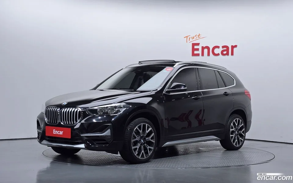 BMW X1 xDrive 20i xLine 2022 — photo 1, buy with delivery to Moscow