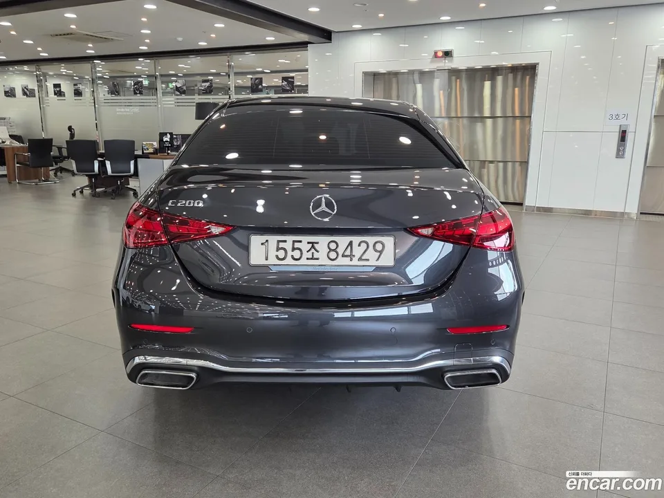 Mercedes-Benz C-Class C200 AMG Line 2025 — thumbnail 2