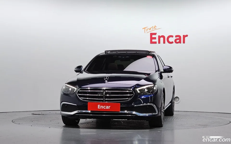 Mercedes-Benz E-Class E300e 4MATIC 2023 — thumbnail 3