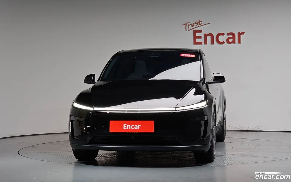 Tesla Model Y AWD 2025 — thumbnail 3