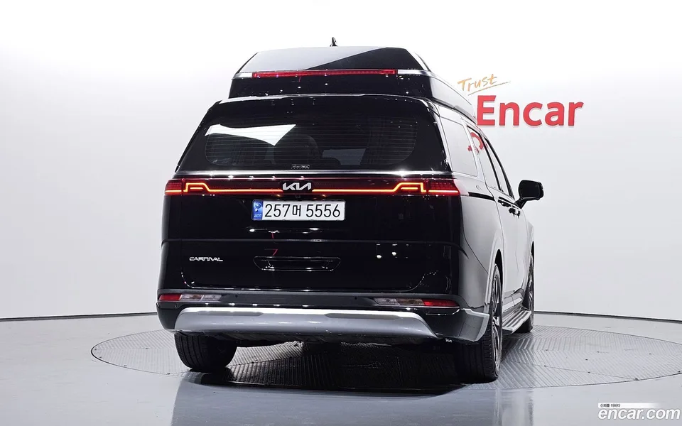 Kia Carnival 7 2023 — thumbnail 4