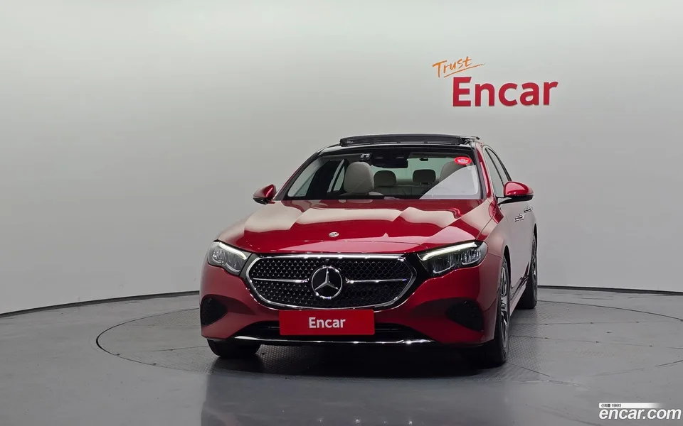Mercedes-Benz E-Class E200 2025 — thumbnail 3