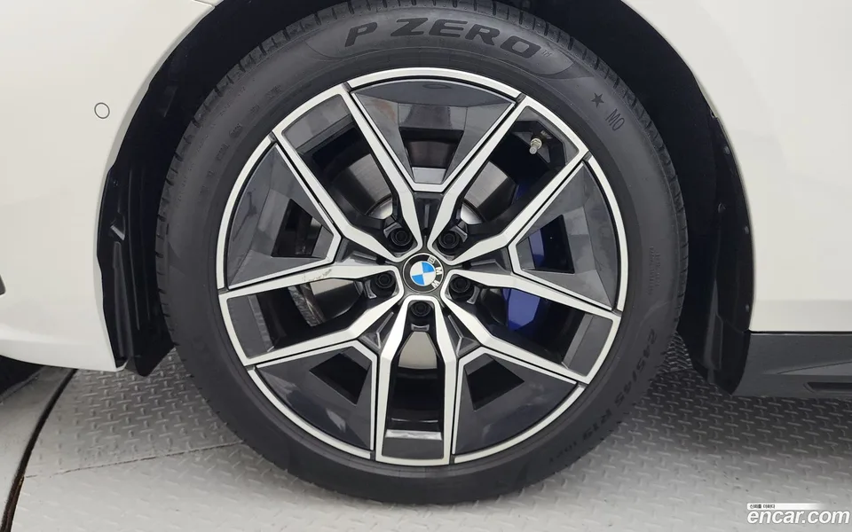 BMW 5 Series 523d M 2026 — миниатюра 2