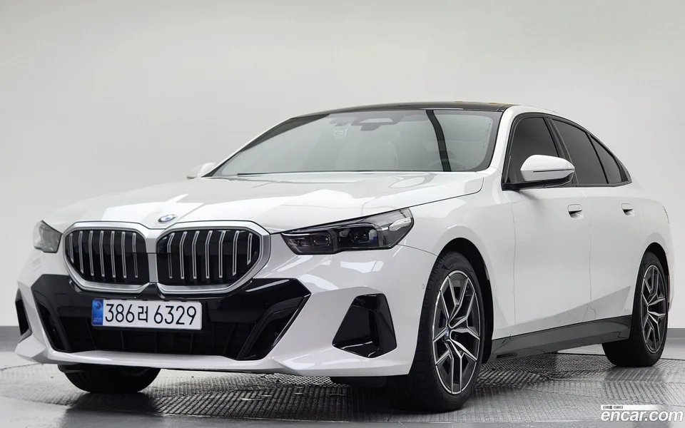 BMW 5 Series 523d M 2026 — фото 1, купить с доставкой в Москву