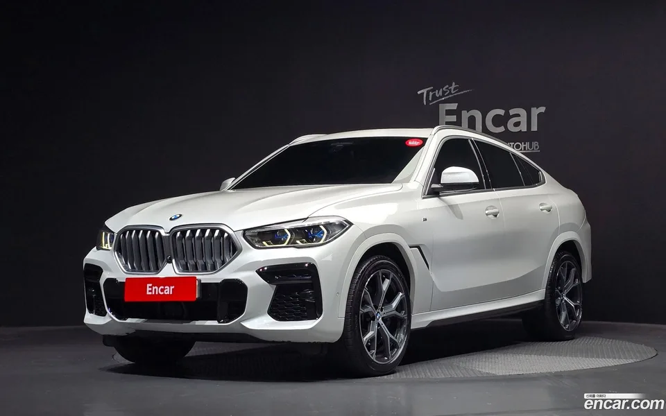 BMW X6 xDrive40i M 2022 — photo 1, buy with delivery to Moscow