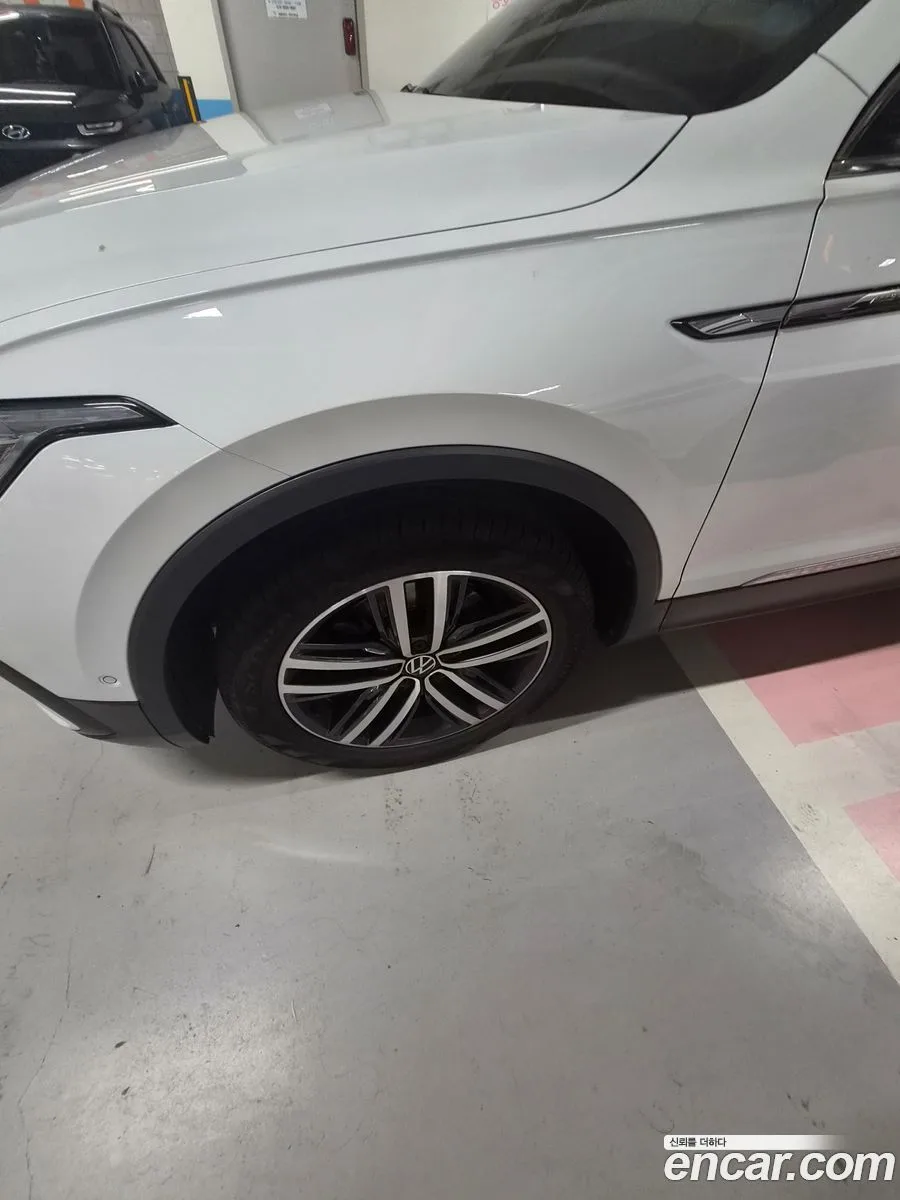 Volkswagen Tiguan Allspace 2.0 TSI 2023 — thumbnail 3