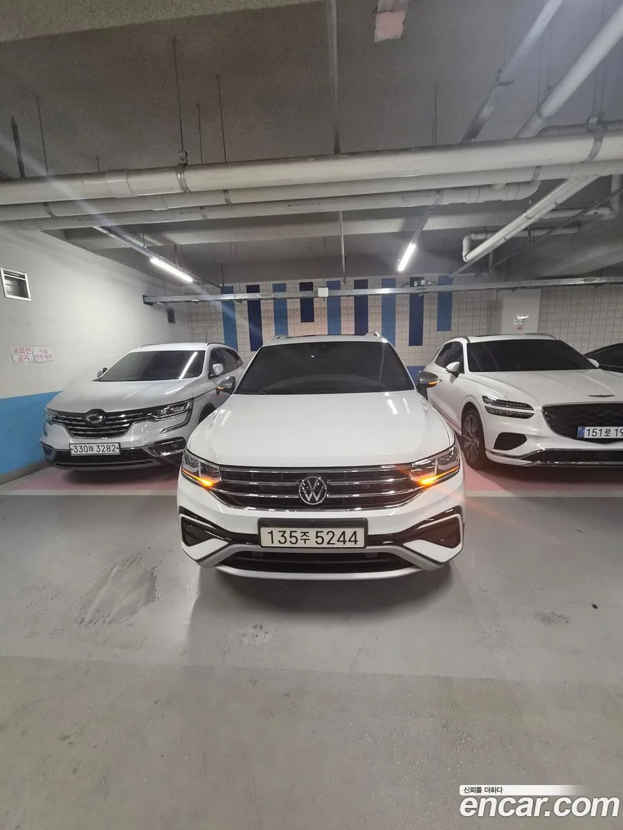 Volkswagen Tiguan Allspace 2.0 TSI 2023 — photo 1, buy with delivery to Moscow