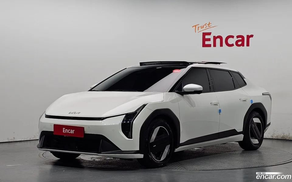 Kia EV4 2WD 2025 — photo 1, buy with delivery to Moscow