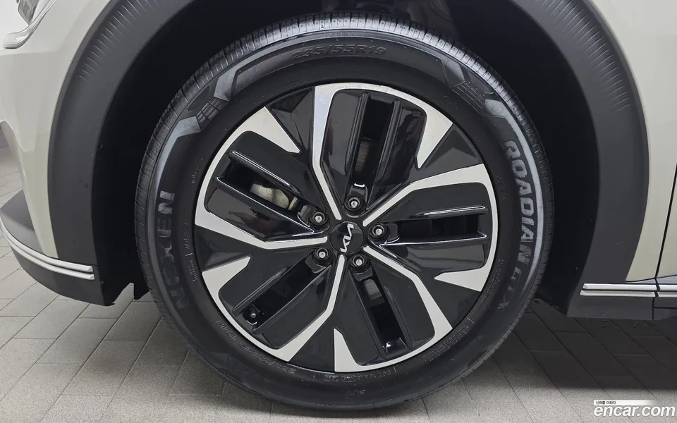 Kia EV6 2023 — thumbnail 2