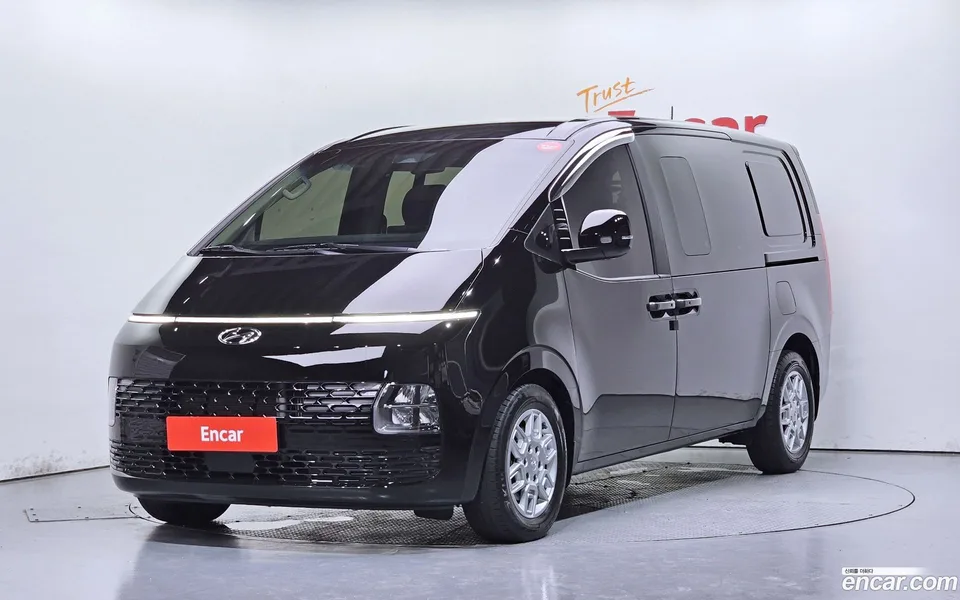 Hyundai Staria 5 2022 — photo 1, buy with delivery to Moscow