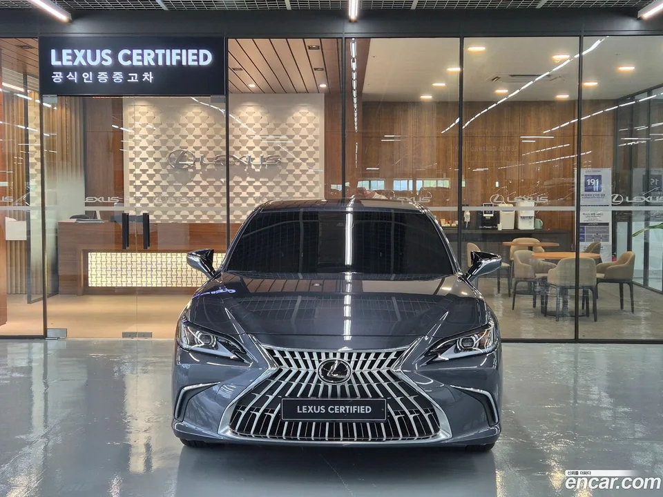 Lexus ES 300h 2025 — thumbnail 3