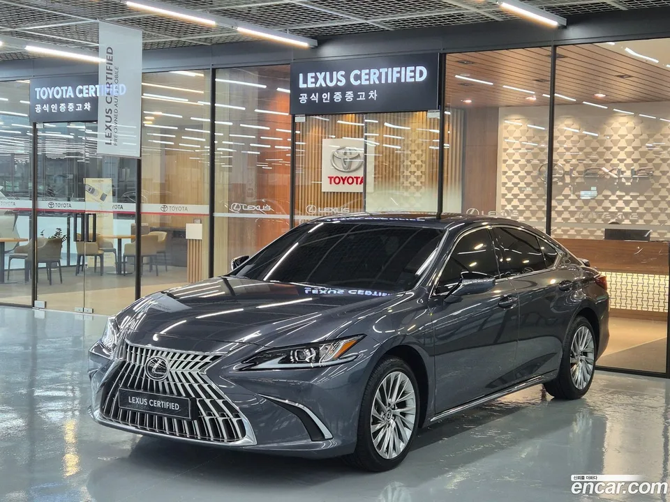 Lexus ES 300h 2025 — photo 1, buy with delivery to Moscow