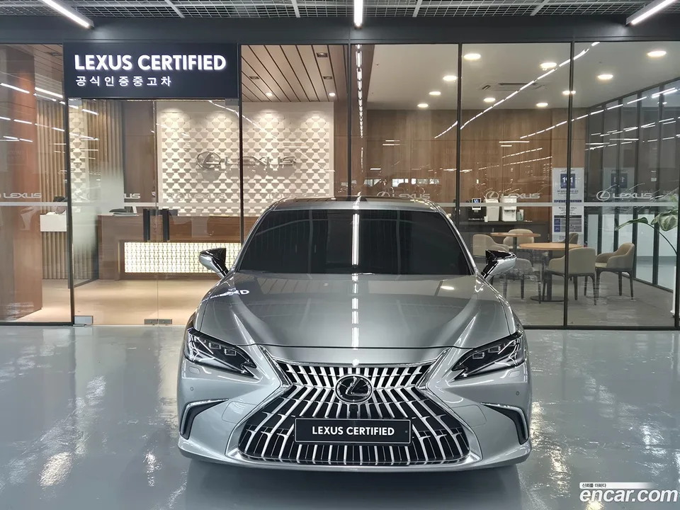 Lexus ES 300h 2025 — thumbnail 3
