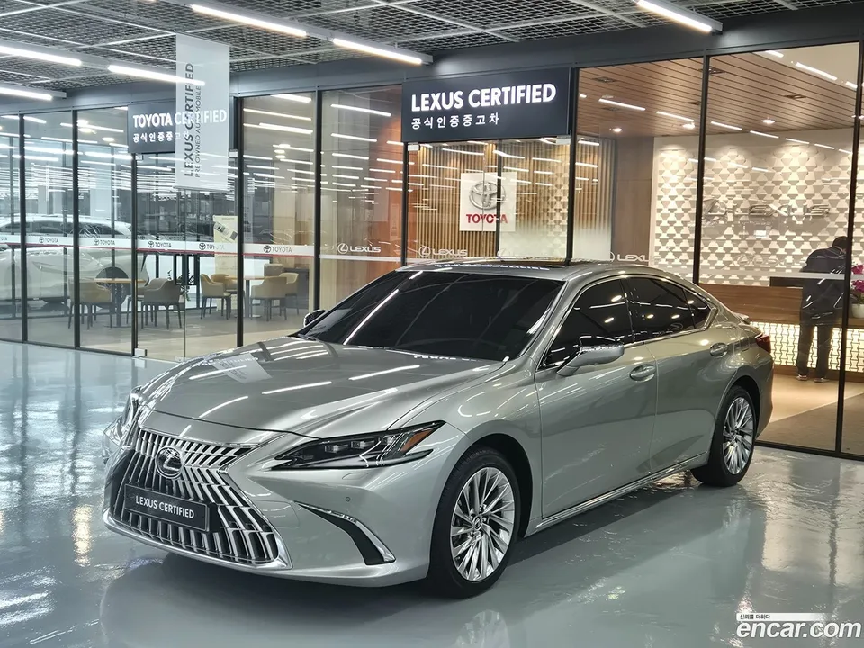 Lexus ES 300h 2025 — photo 1, buy with delivery to Moscow
