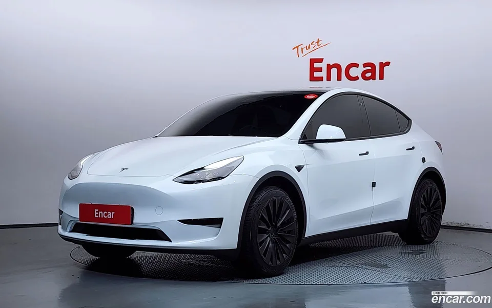 Tesla Model Y RWD 2023 — photo 1, buy with delivery to Moscow