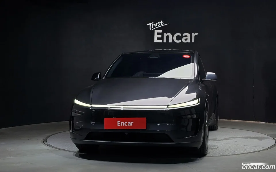 Tesla Model Y AWD 2025 — thumbnail 3