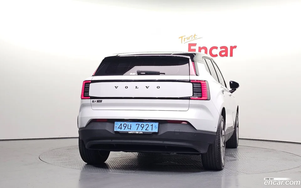 Volvo EX30 2024 — миниатюра 4
