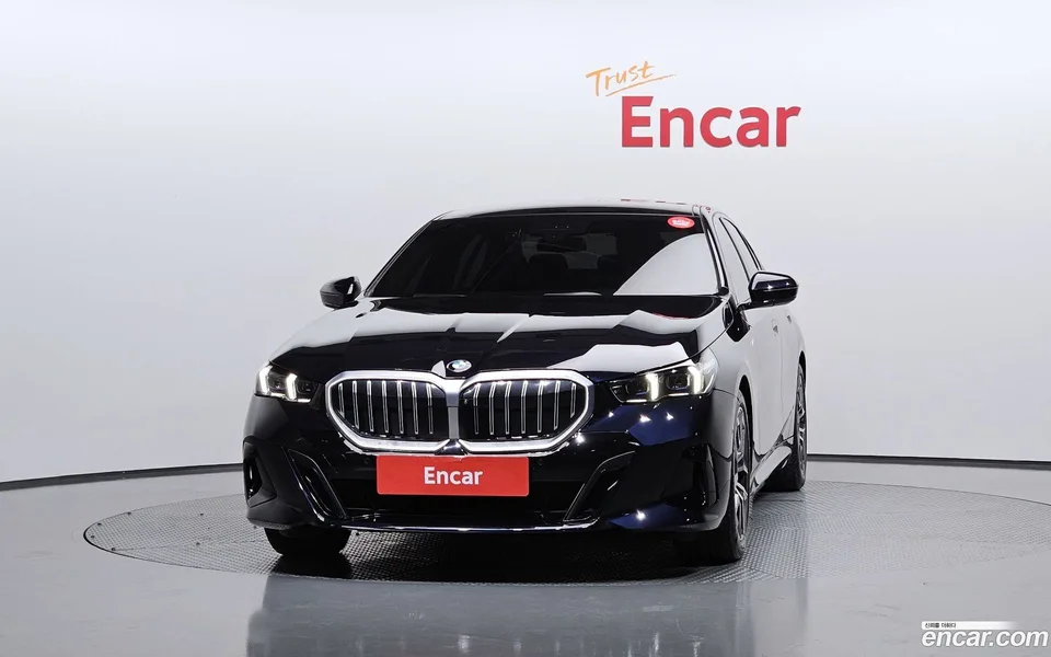 BMW 5 Series 520i M 2024 — thumbnail 3