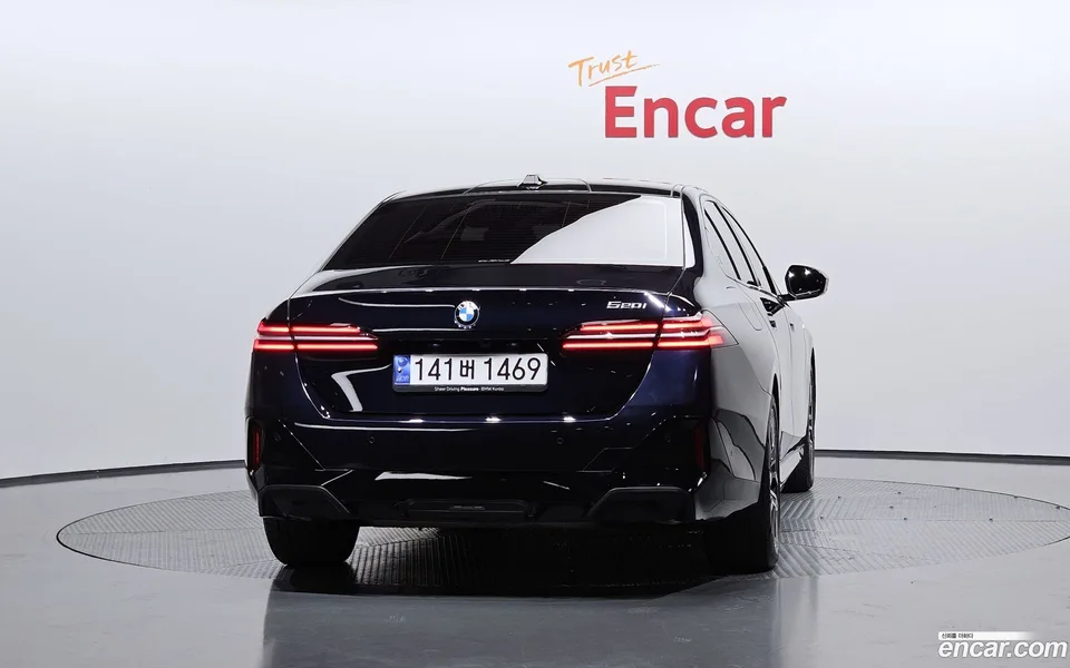 BMW 5 Series 520i M 2024 — thumbnail 4