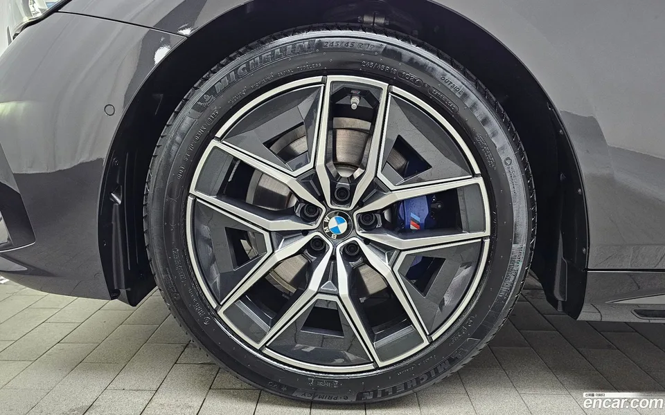 BMW 5 Series 520i M 2025 — thumbnail 2