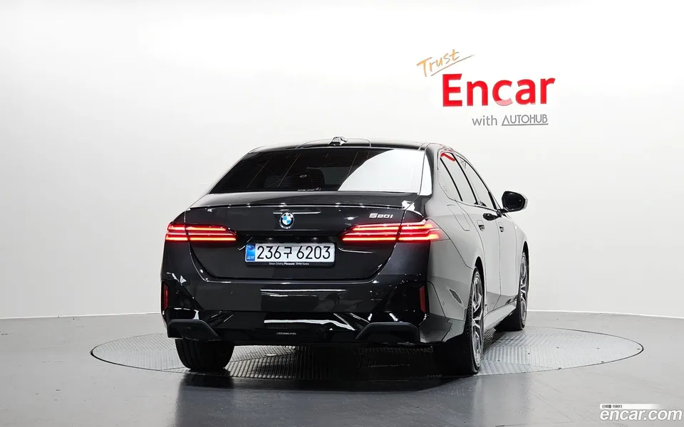 BMW 5 Series 520i M 2025 — thumbnail 4