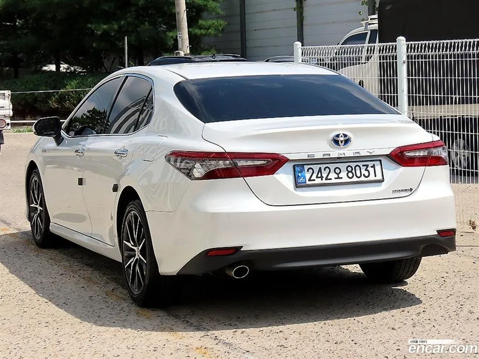 Toyota Camry 2.5 XLE 2024 — thumbnail 3