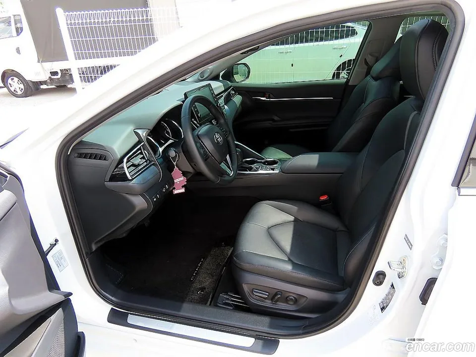 Toyota Camry 2.5 XLE 2024 — thumbnail 5