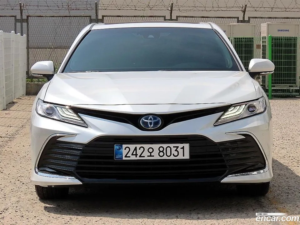 Toyota Camry 2.5 XLE 2024 — photo 1, buy with delivery to Moscow