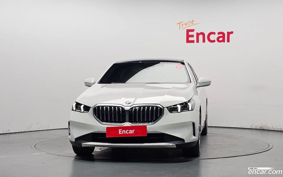BMW 5 Series 520i 2024 — thumbnail 3