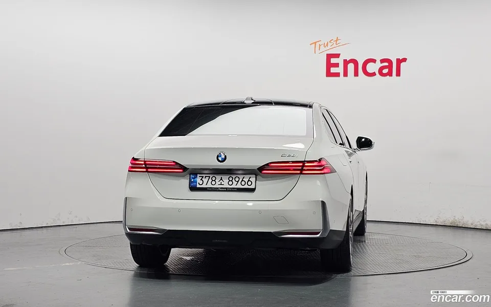 BMW 5 Series 520i 2024 — thumbnail 4