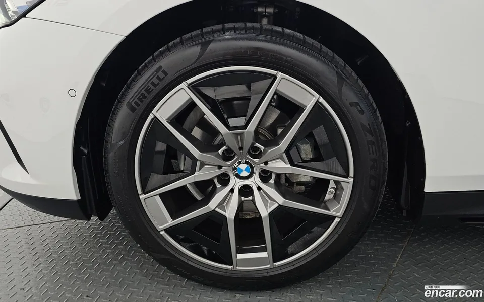 BMW 5 Series 520i 2024 — thumbnail 5