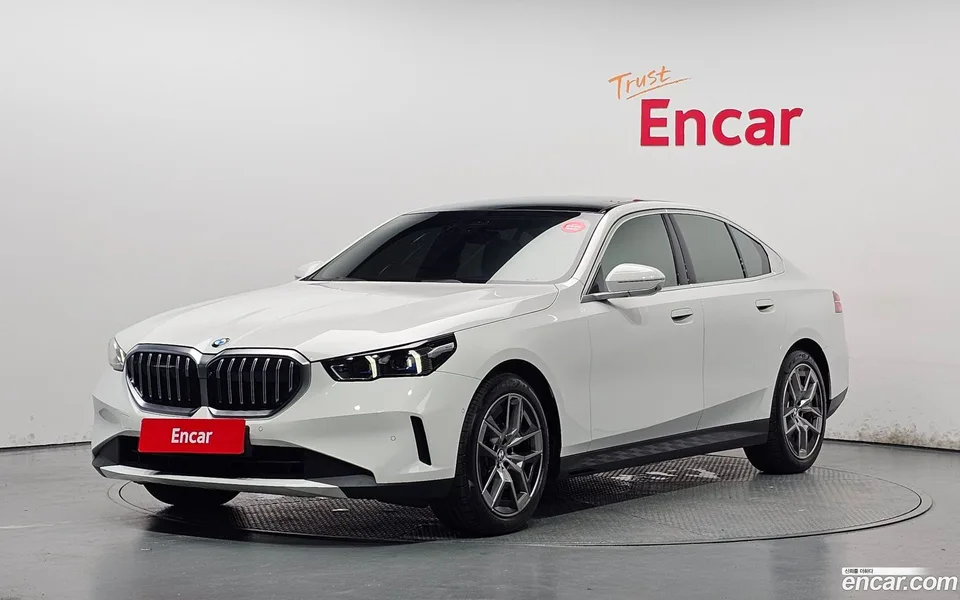 BMW 5 Series 520i 2024 — photo 1, buy with delivery to Moscow