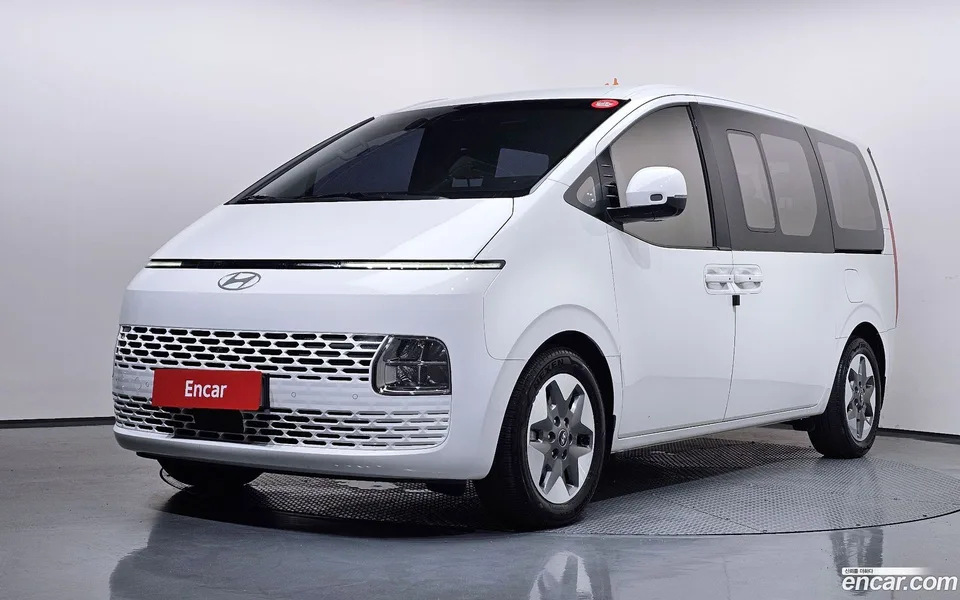 Hyundai Staria 4WD 11 2024 — photo 1, buy with delivery to Moscow
